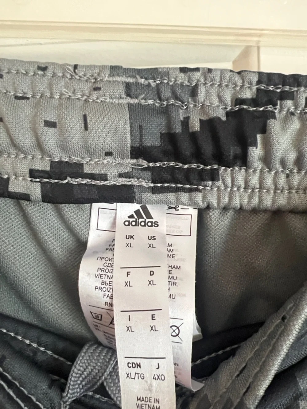 Adidas Camo Track Pants Size - Picture 3 of 3